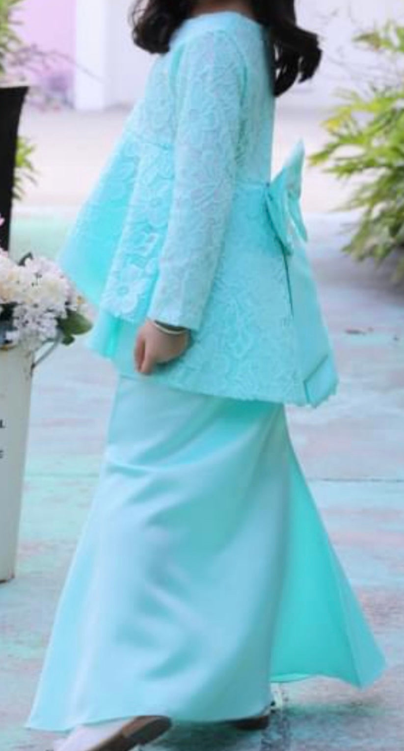 Lynn Lace Kurung