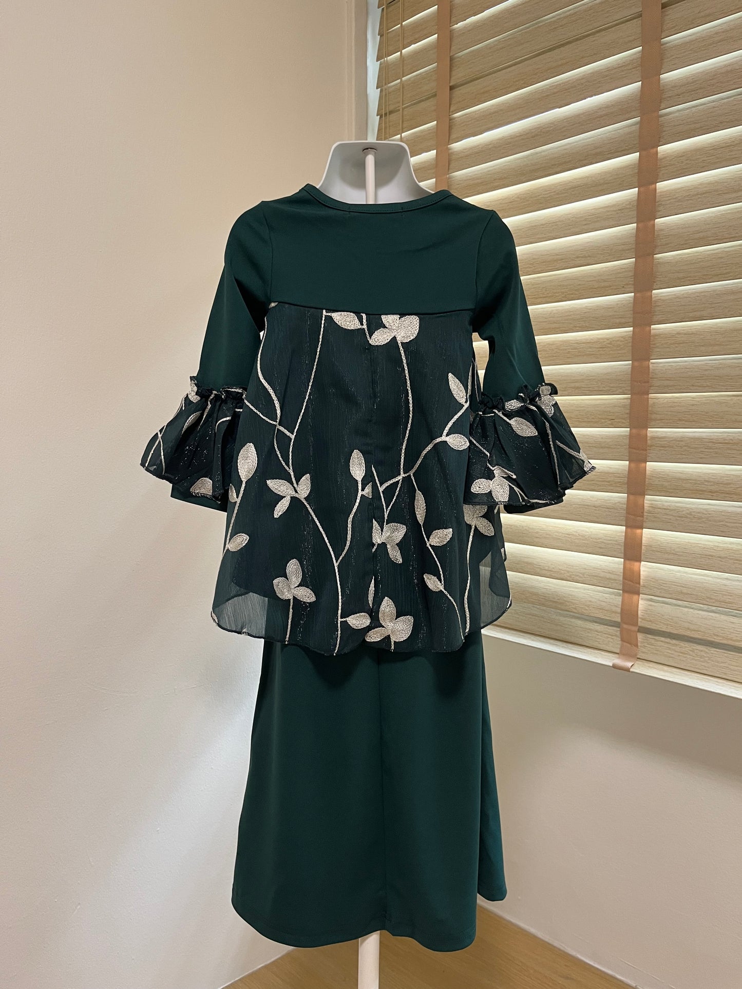 Leesa Modern Kurung