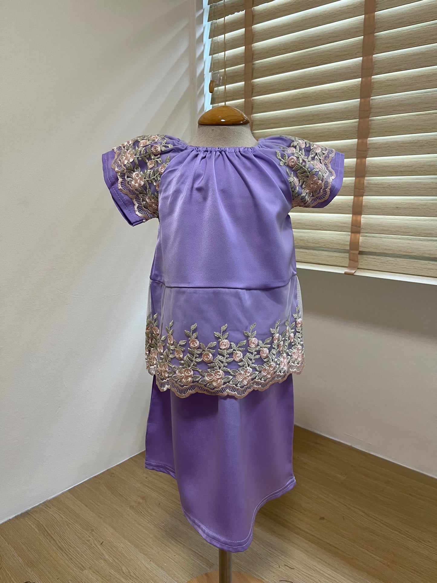 Shakira Kurung