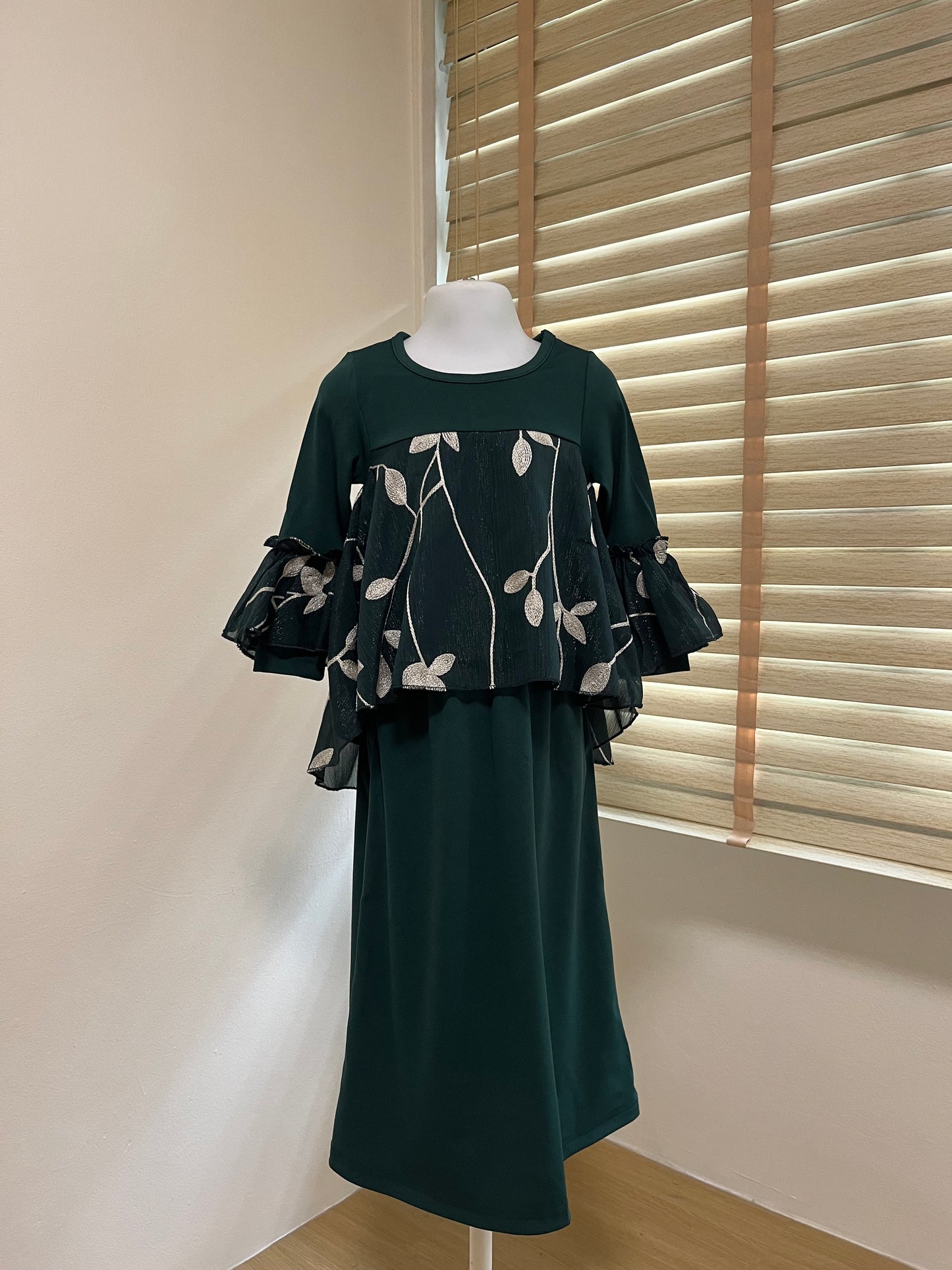 Leesa Modern Kurung