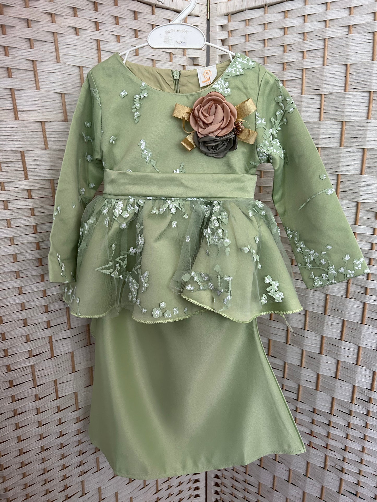 Leona Kurung