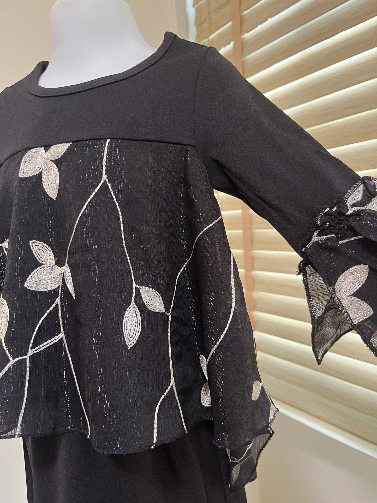 Leesa Modern Kurung