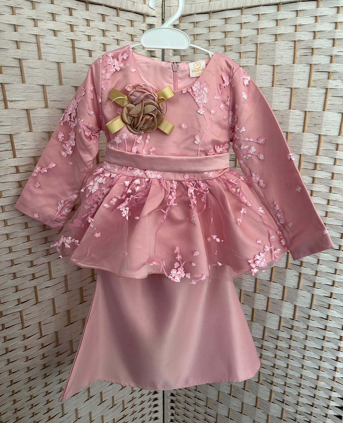 Leona Kurung