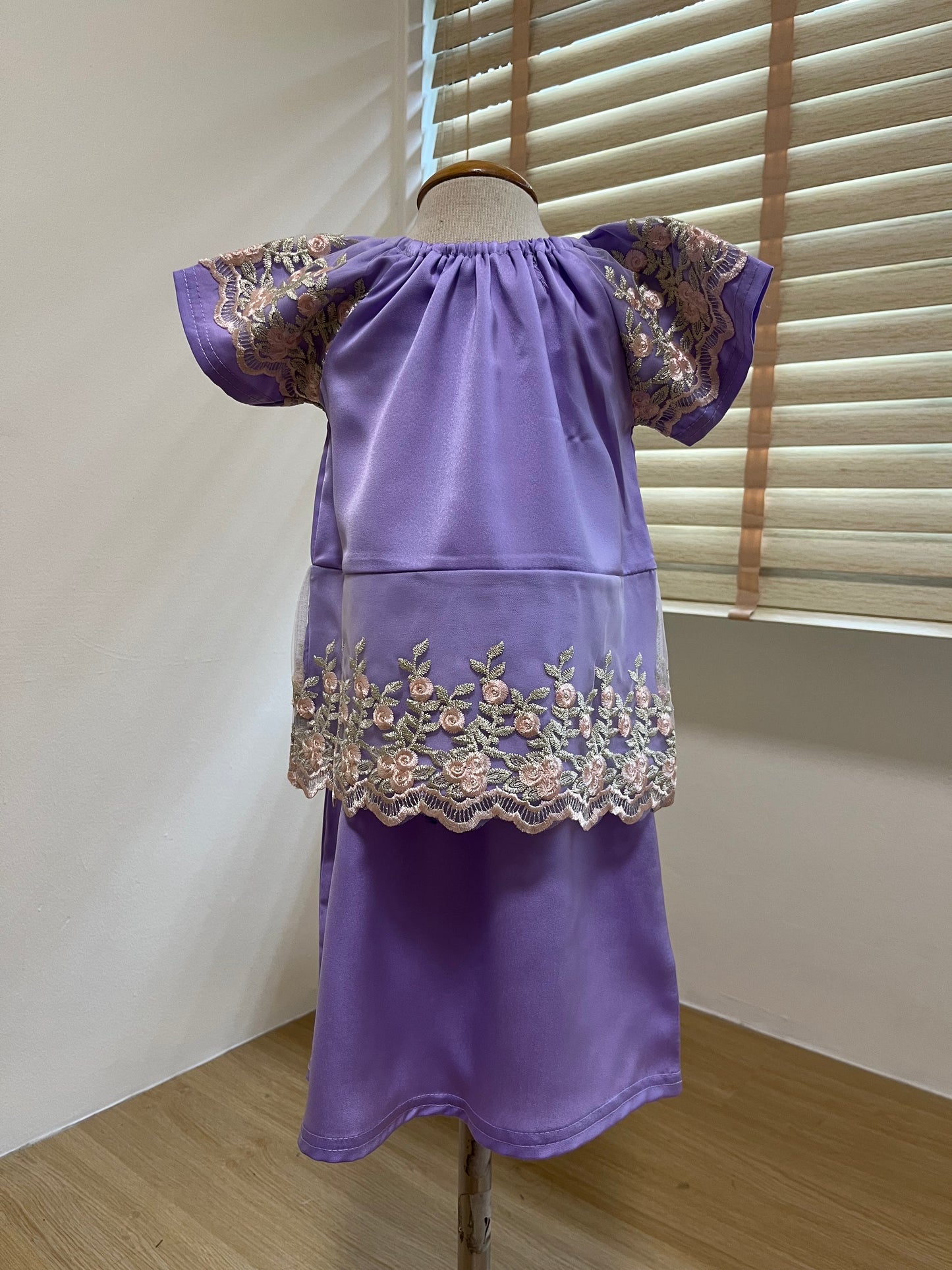 Shakira Kurung
