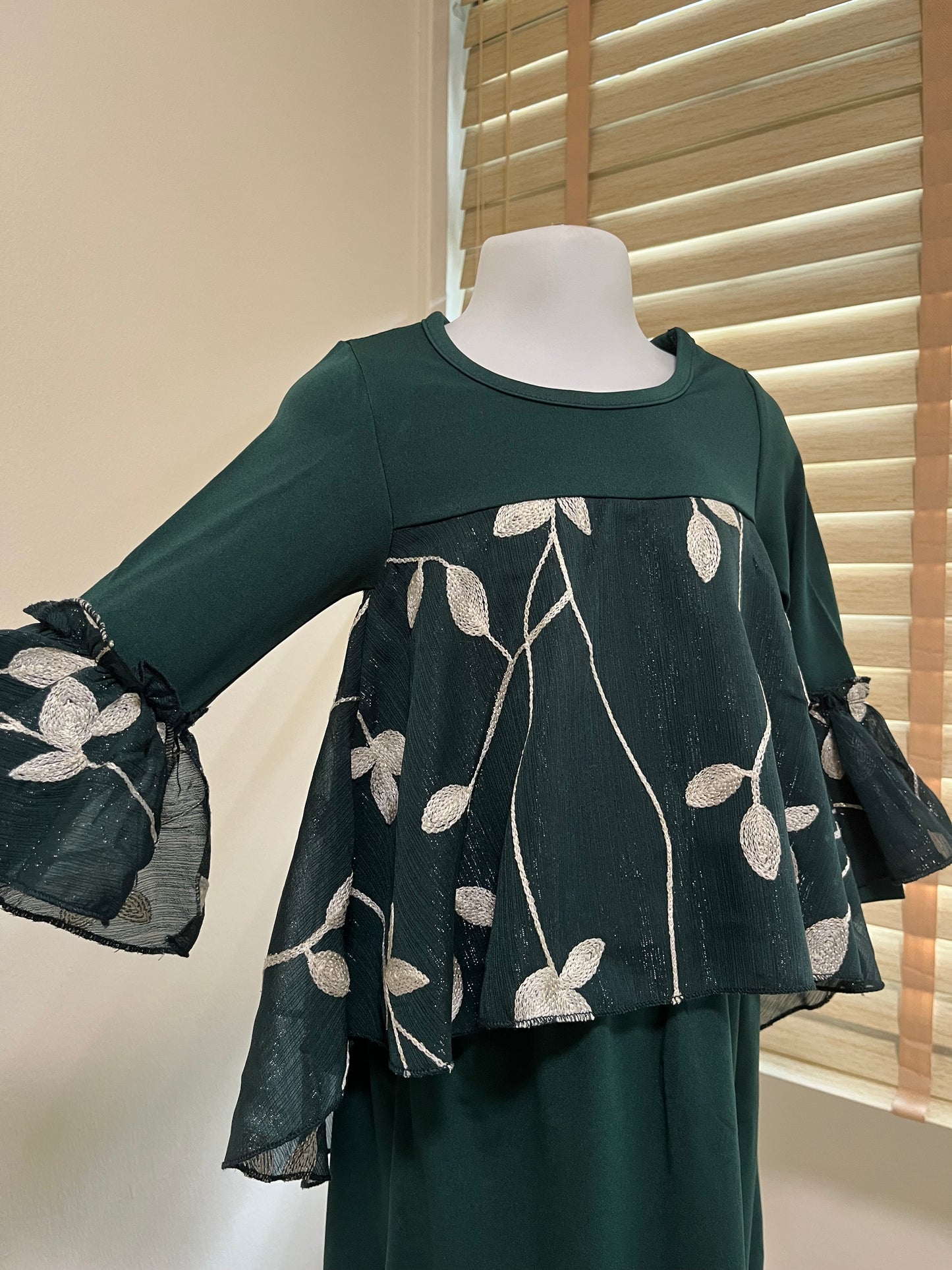 Leesa Modern Kurung