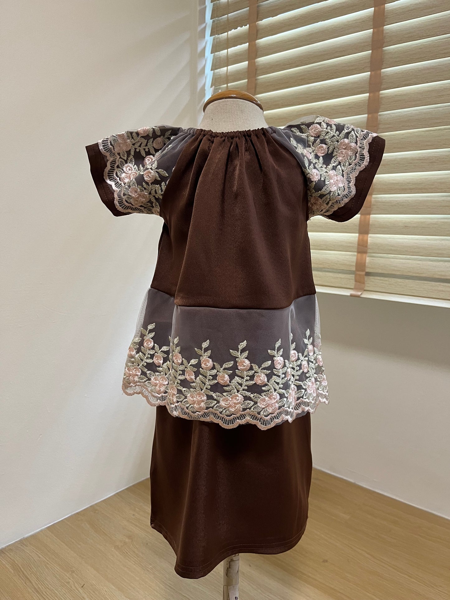 Shakira Kurung