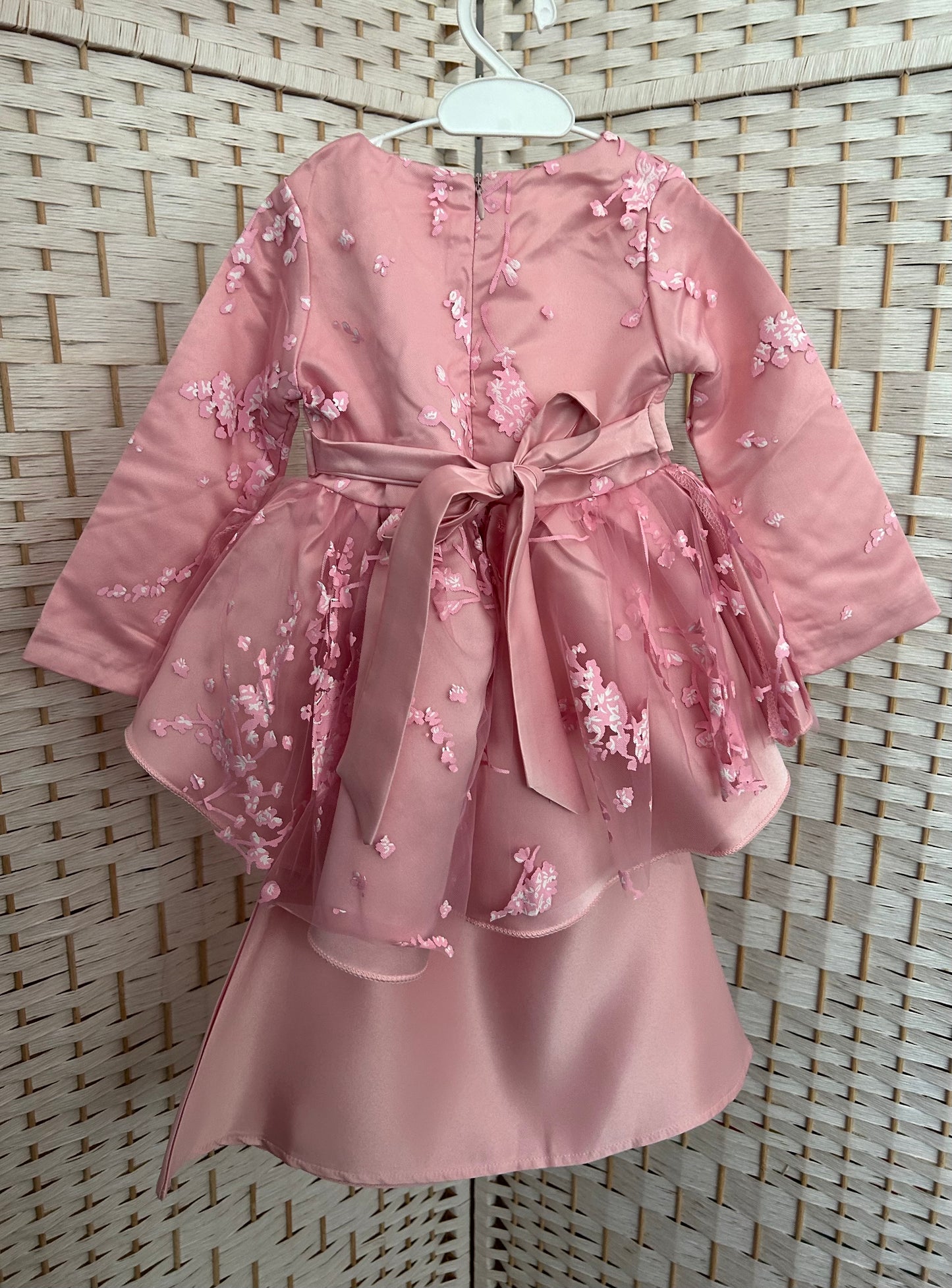 Leona Kurung
