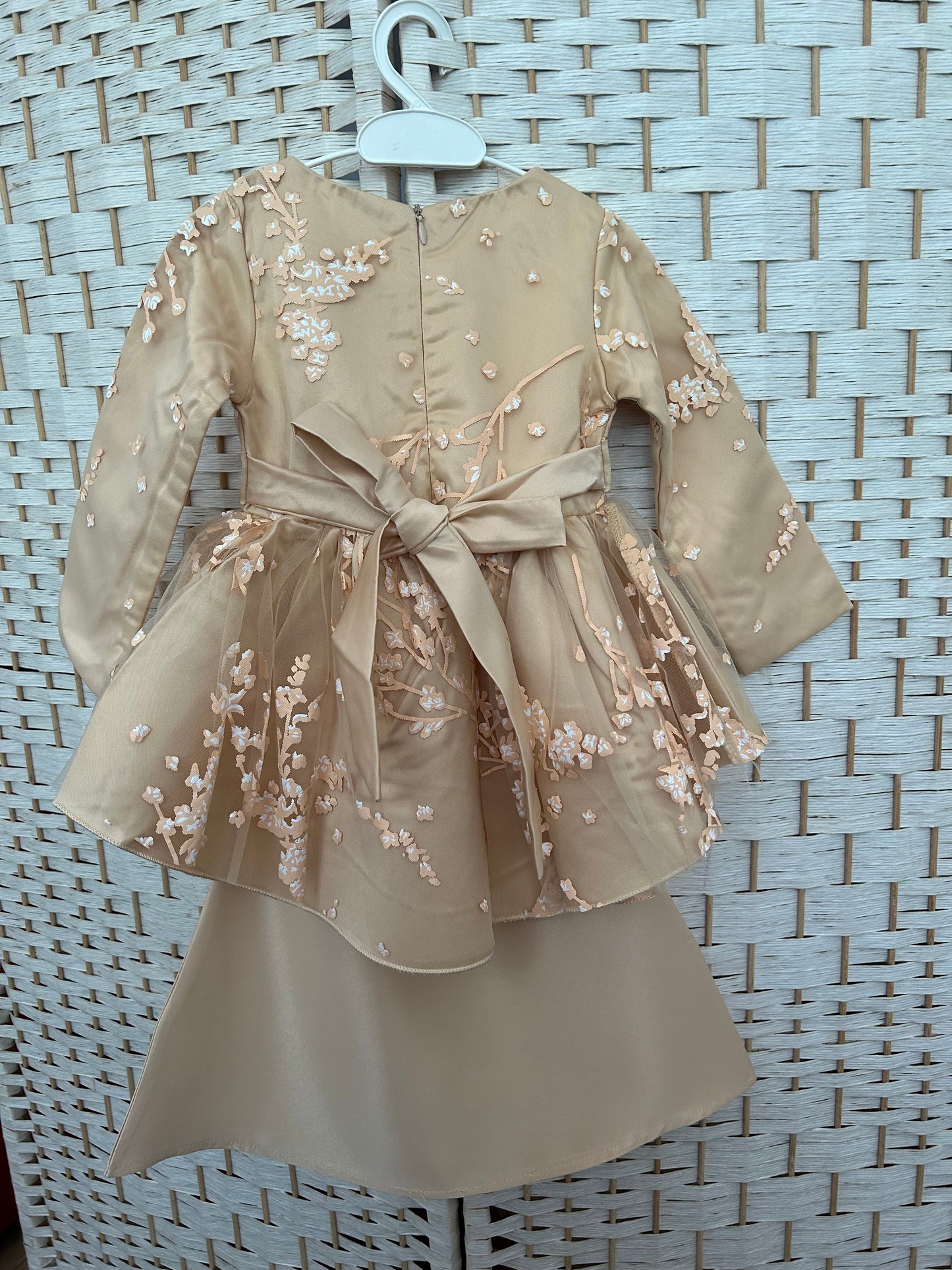 Leona Kurung