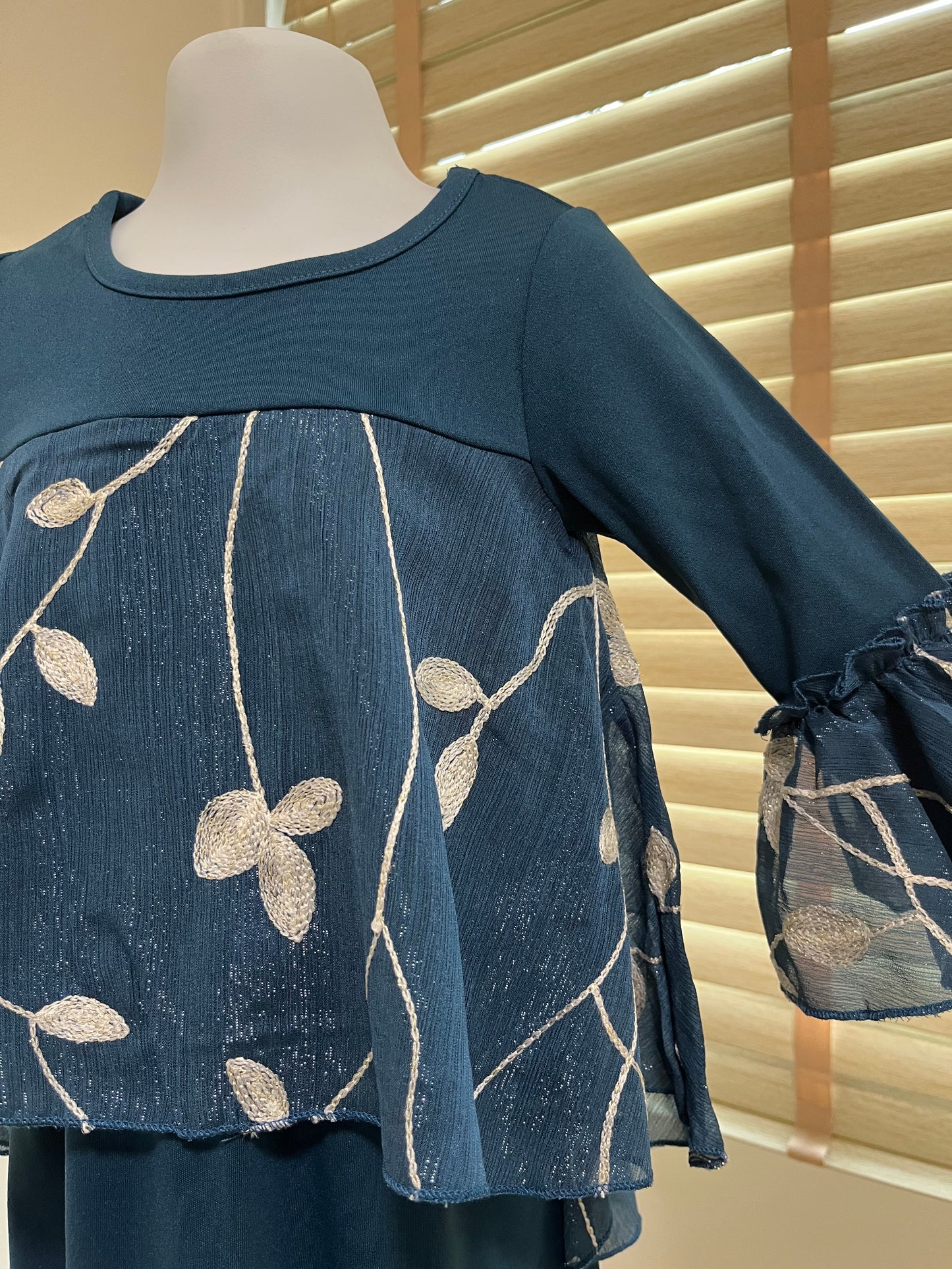 Leesa Modern Kurung