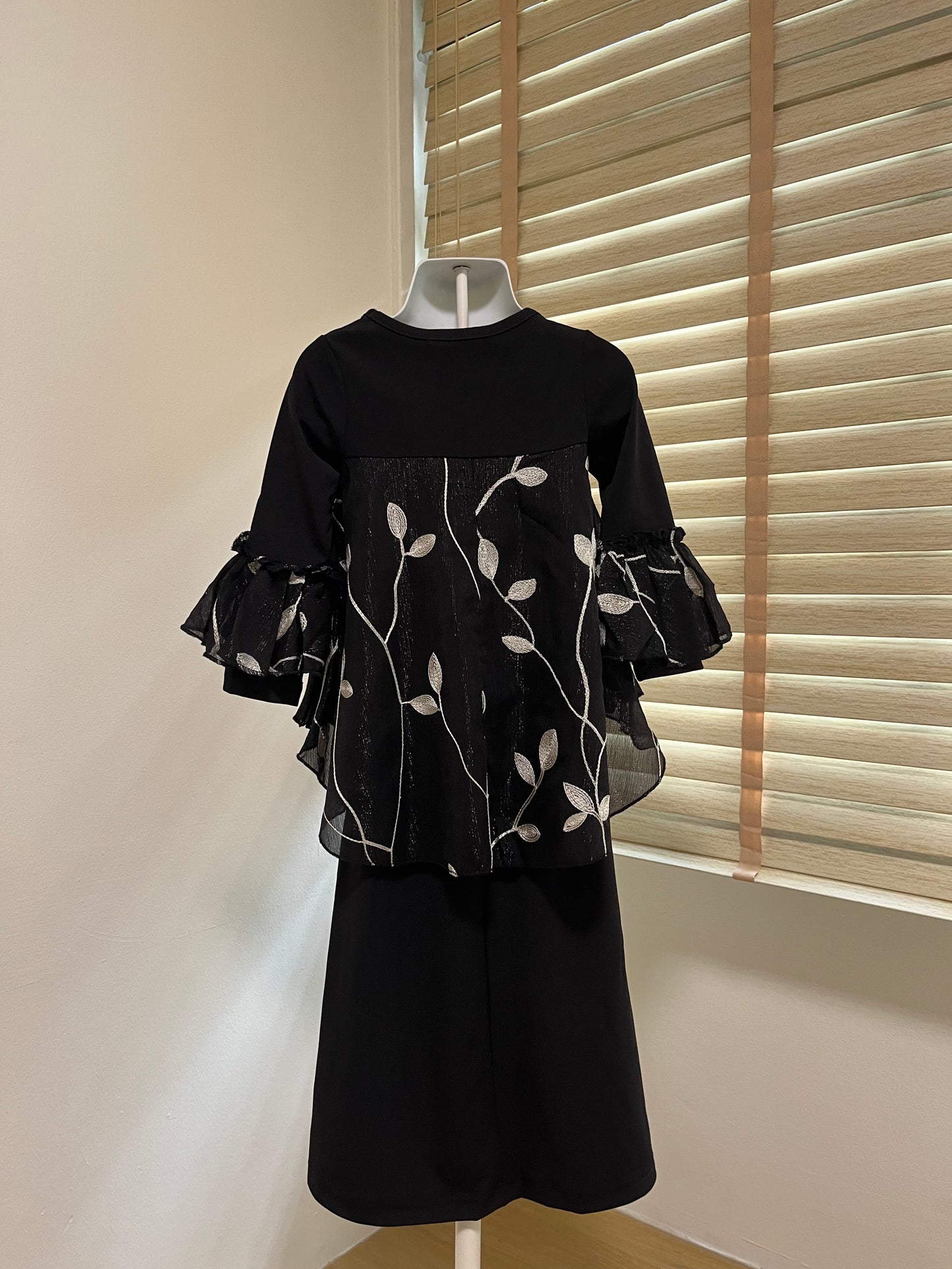 Leesa Modern Kurung