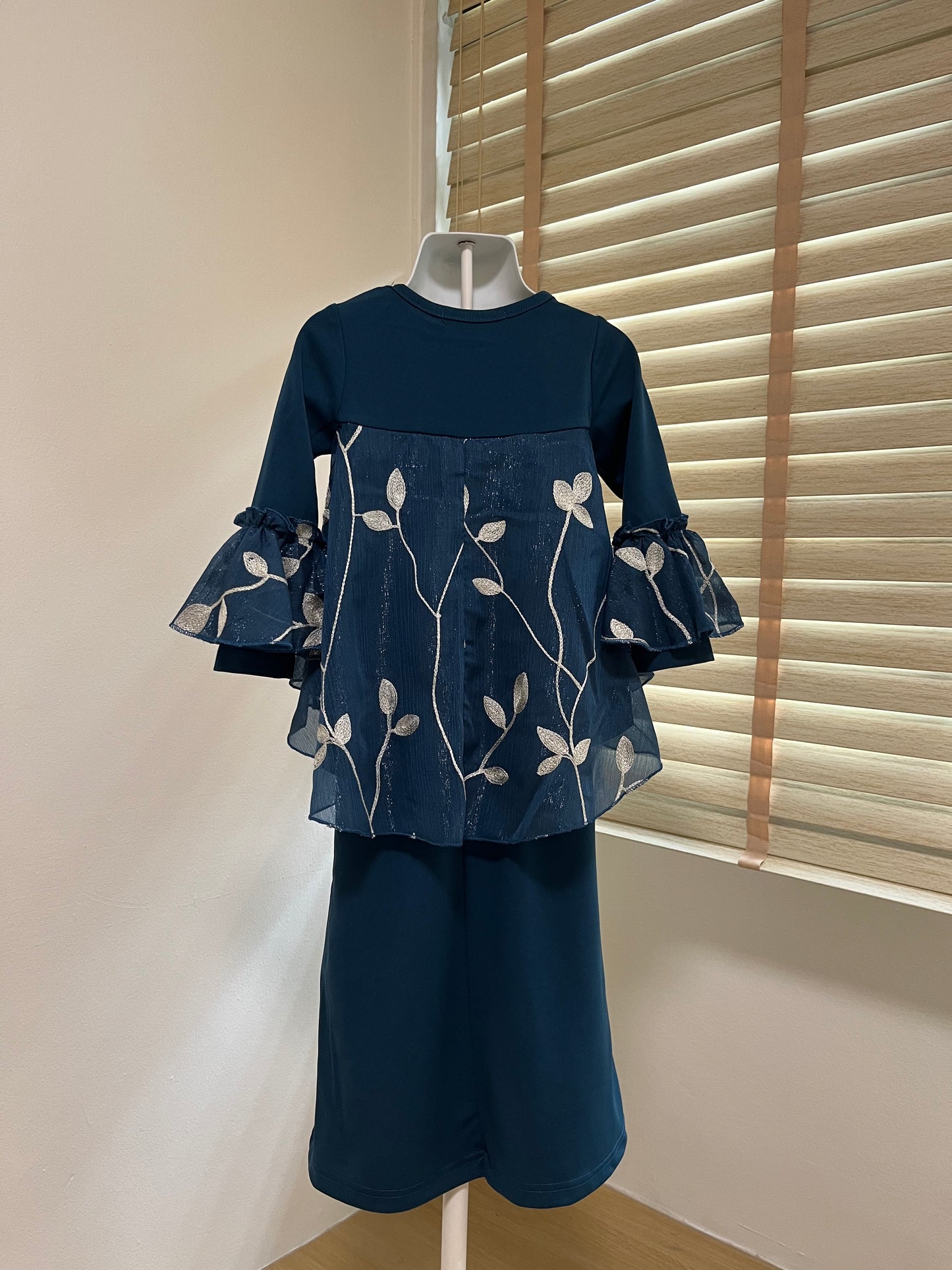 Leesa Modern Kurung