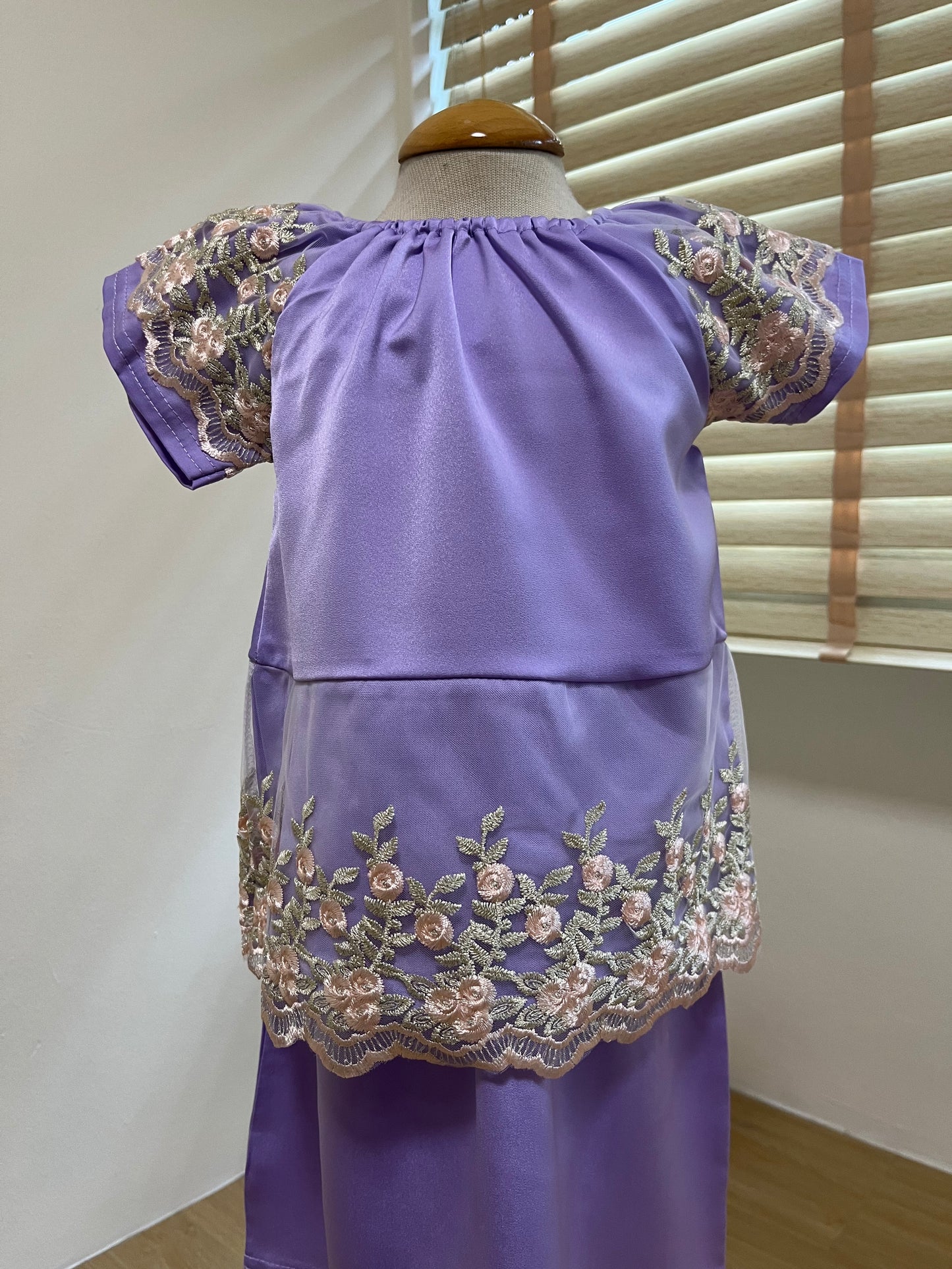 Shakira Kurung